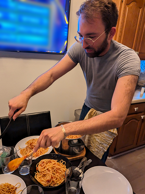 世界各国から来た友人との出会いに恵まれました。イタリア人のAlesandroは、よくパスタを作ってごちそうしてくれました。