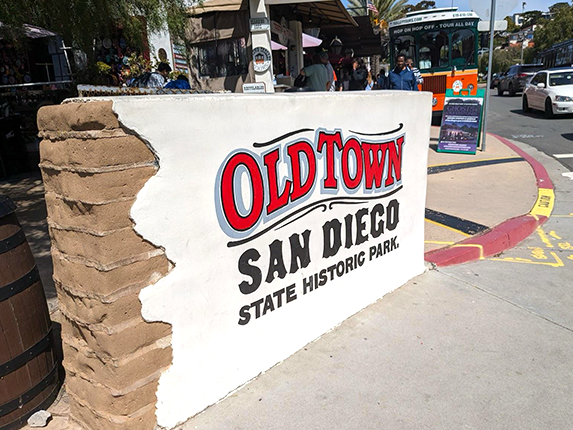 サンディエゴのオールドタウンに出掛けました。アメリカにいながらメキシコ文化を感じることができます ①