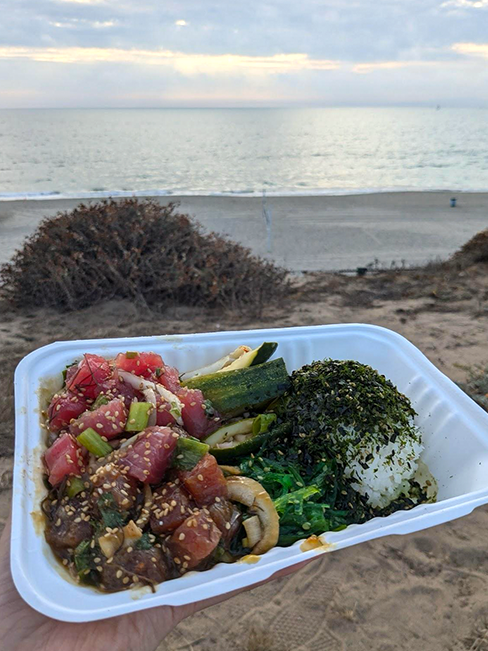 夏のレドンドビーチ。ポキを食べながら夕日を見てのんびり過ごしました。